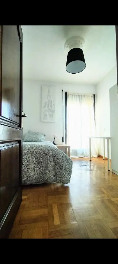 No Fiestas, 5 Dormitorios Solo Familias, Parejas O Trabajo Parking Publico Gratis A 300M Toledo Apartment